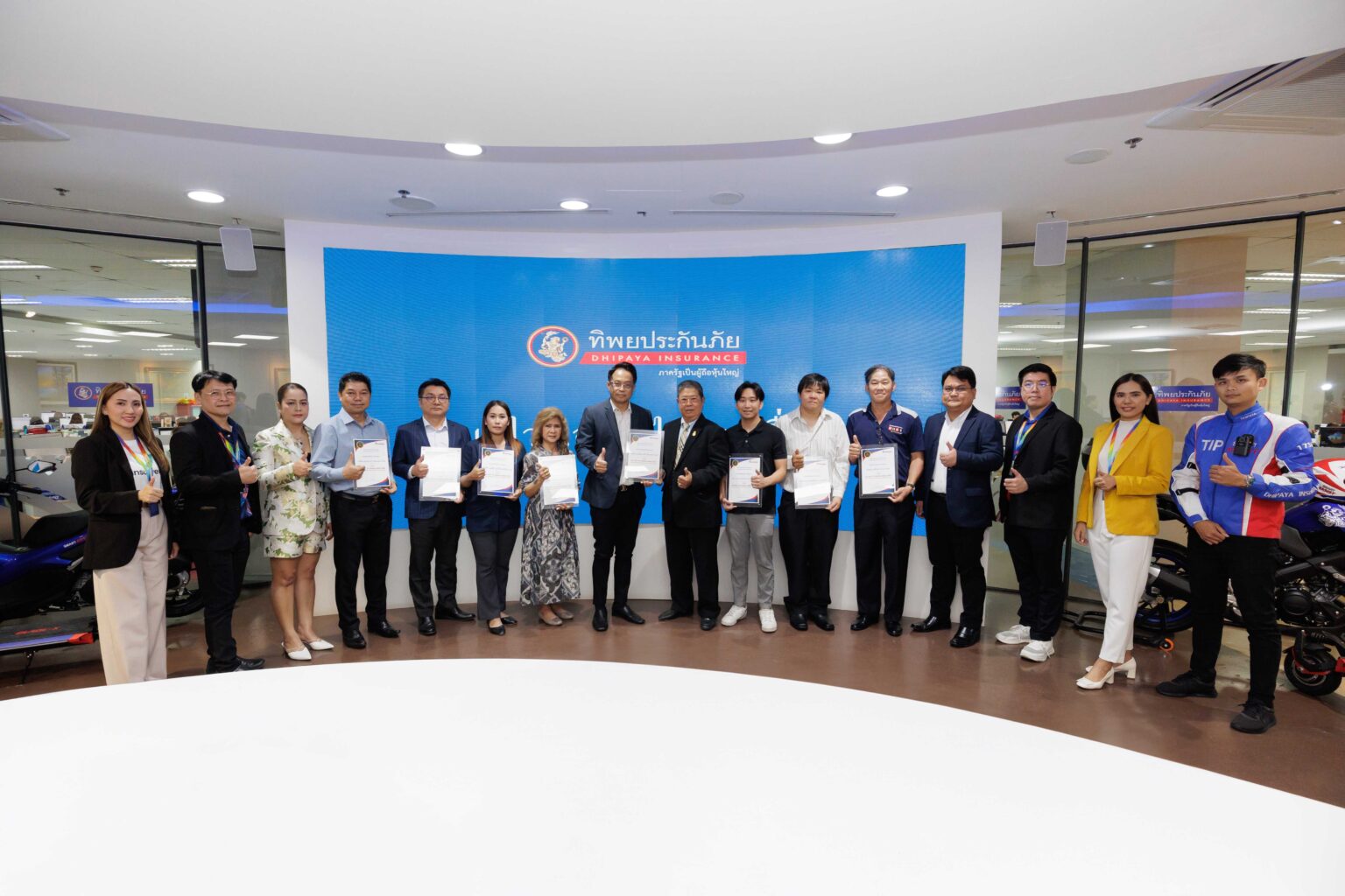 ทิพยประกันภัย มุ่งมั่นสร้างความพึงพอใจสูงสุดแก่ลูกค้า ด้วยการมอบเกียรติบัตรยกย่องให้แก่ศูนย์ซ่อมที่ได้รับมาตรฐาน 27 แห่งทั่วประเทศ