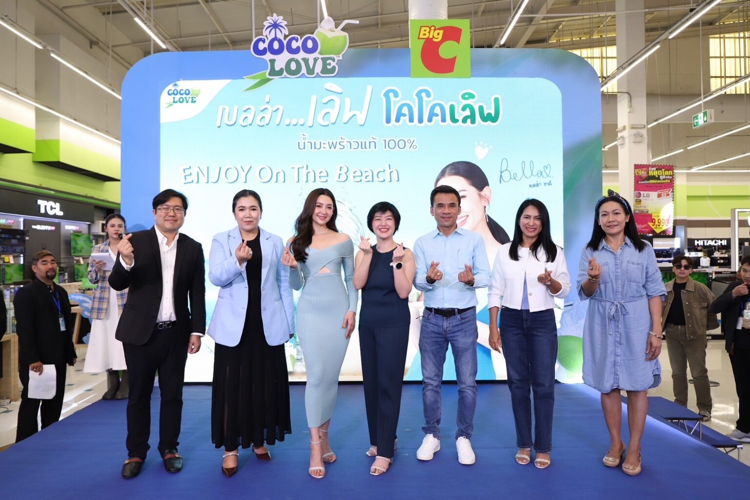 โคโคเลิฟ แท็กทีม “เบลล่า ราณี” พรีเซนเตอร์สาวฮอต บุกบิ๊กซี ชวนเติมความเฟรช ในงาน “COCOLOVE Event @ Big C”