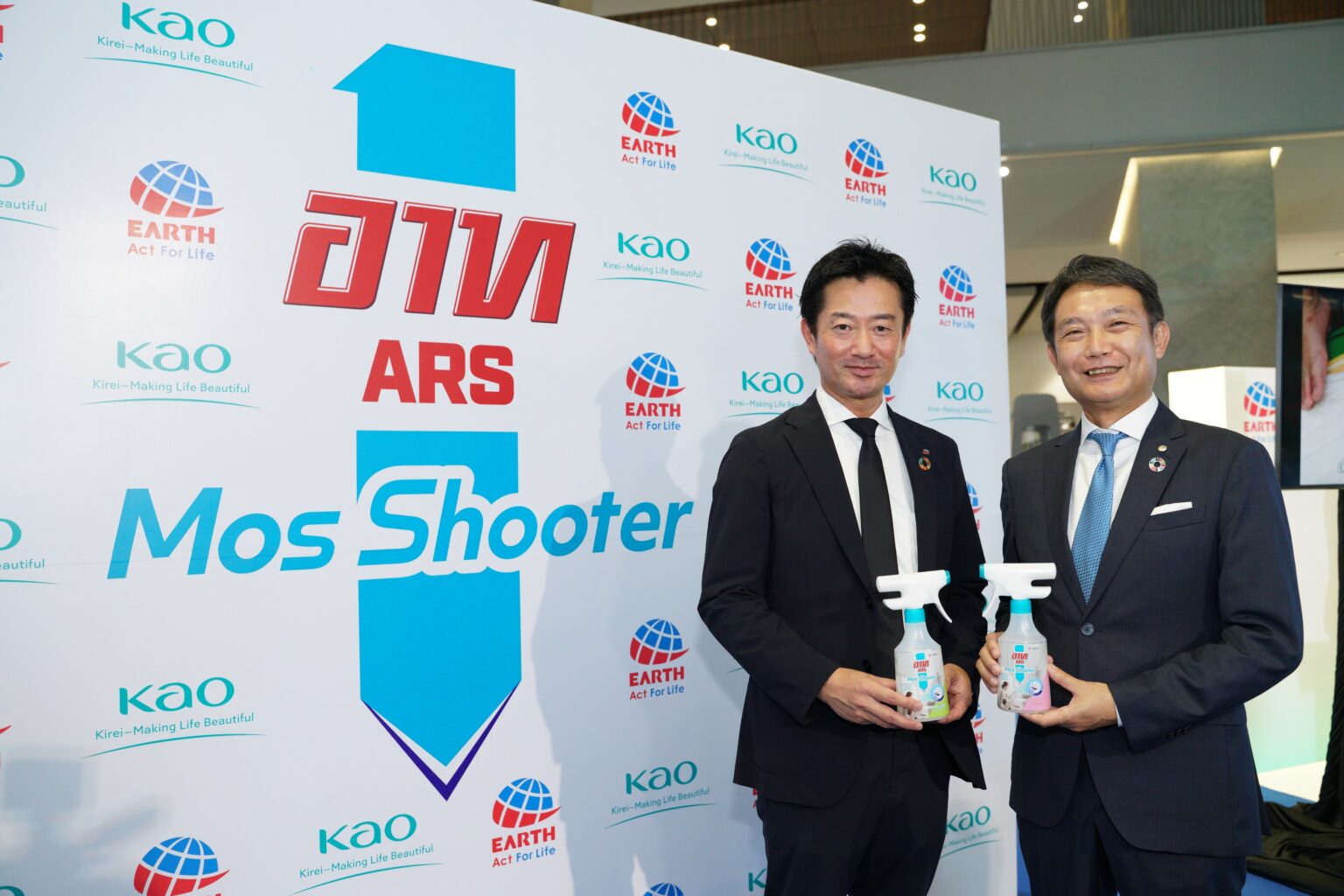 เอิร์ธ จับมือ คาโอ เปิดตัว “อาท มอส ชู้ตเตอร์” สเปรย์กำจัดยุงนวัตกรรมใหม่