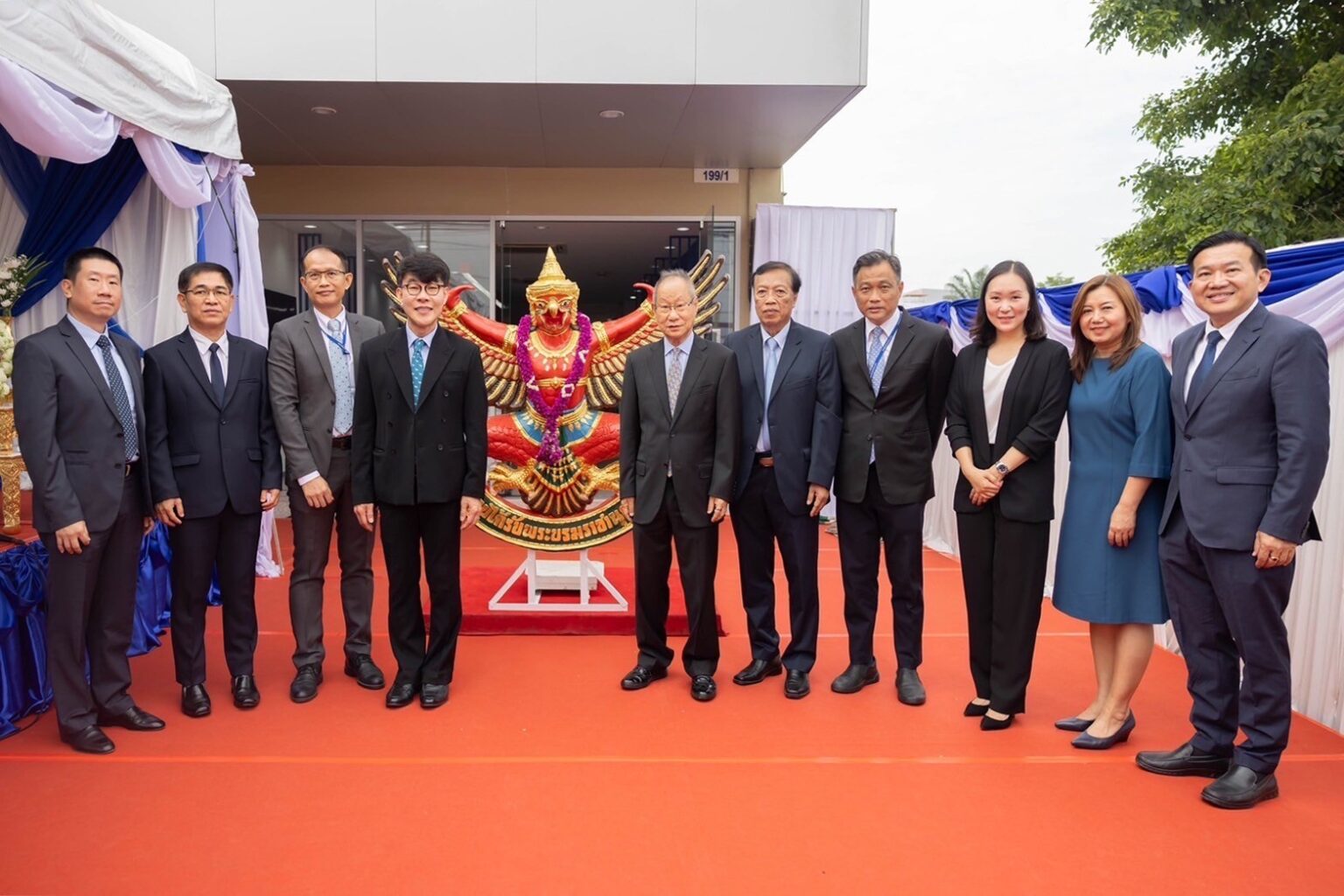 กรุงเทพประกันภัย ทำพิธีอัญเชิญองค์ครุฑขึ้นประดิษฐาน พร้อมเปิดสาขาสมุทรสาครอย่างเป็นทางการ