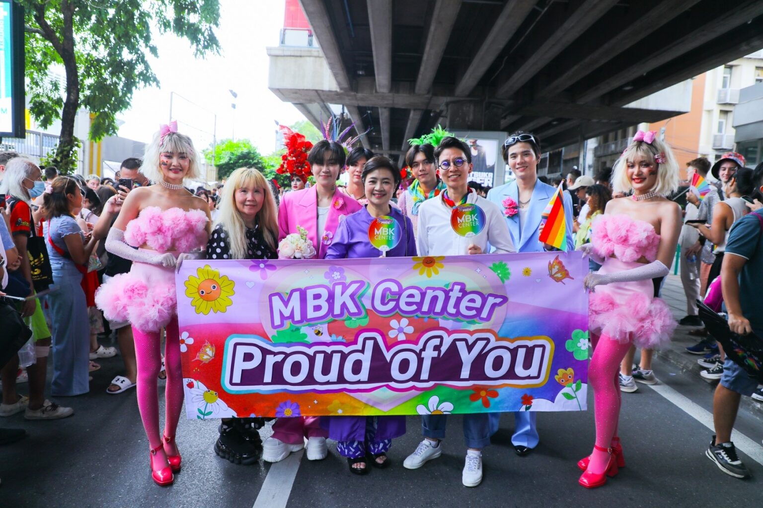 เอ็ม บี เค เซ็นเตอร์ จัดขบวนMBK CENTER BLOOMING PRIDE ร่วมพาเหรด BANGKOK PRIDE FESTIVAL 2024