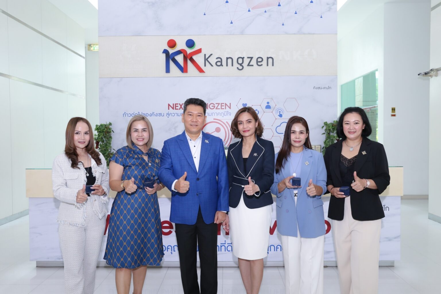 คังเซน-เคนโก ร่วมแสดงความยินดีกับผู้นำคนเก่ง