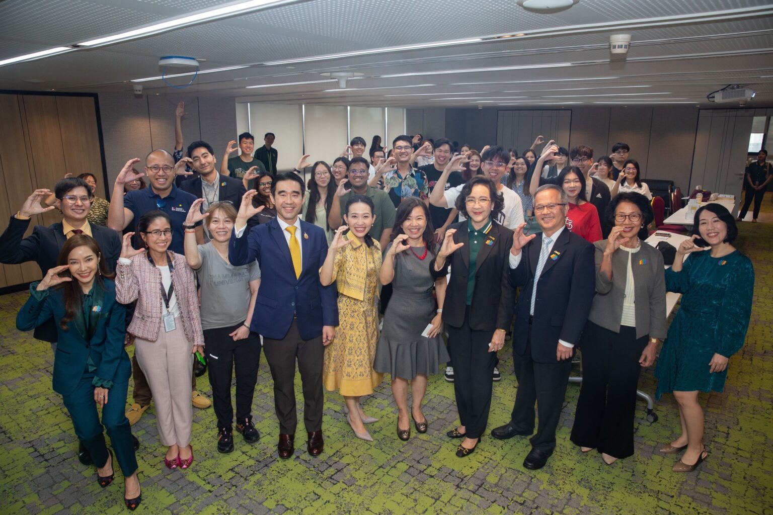 บีเจซี ให้การต้อนรับคณะนักศึกษามหาวิทยาลัยธรรมศาสตร์ และ Singapore University of Social Science (SUSS) เข้าศึกษาดูงานด้านสิทธิของบุคคล ที่มีความหลากหลายทางเพศ
