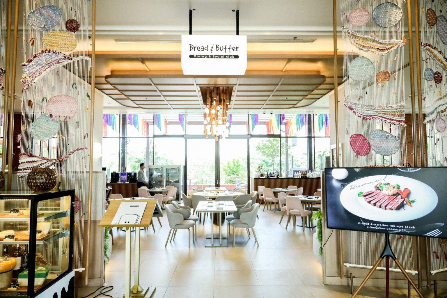 “เซ็นทารา อุบล” รีแบรนด์ร้านอาหารใหม่ “Bread & Butter Dinning & Social Club”ปักหมุดจุดแฮงค์เอ้าท์ที่ดีที่สุดของจังหวัด