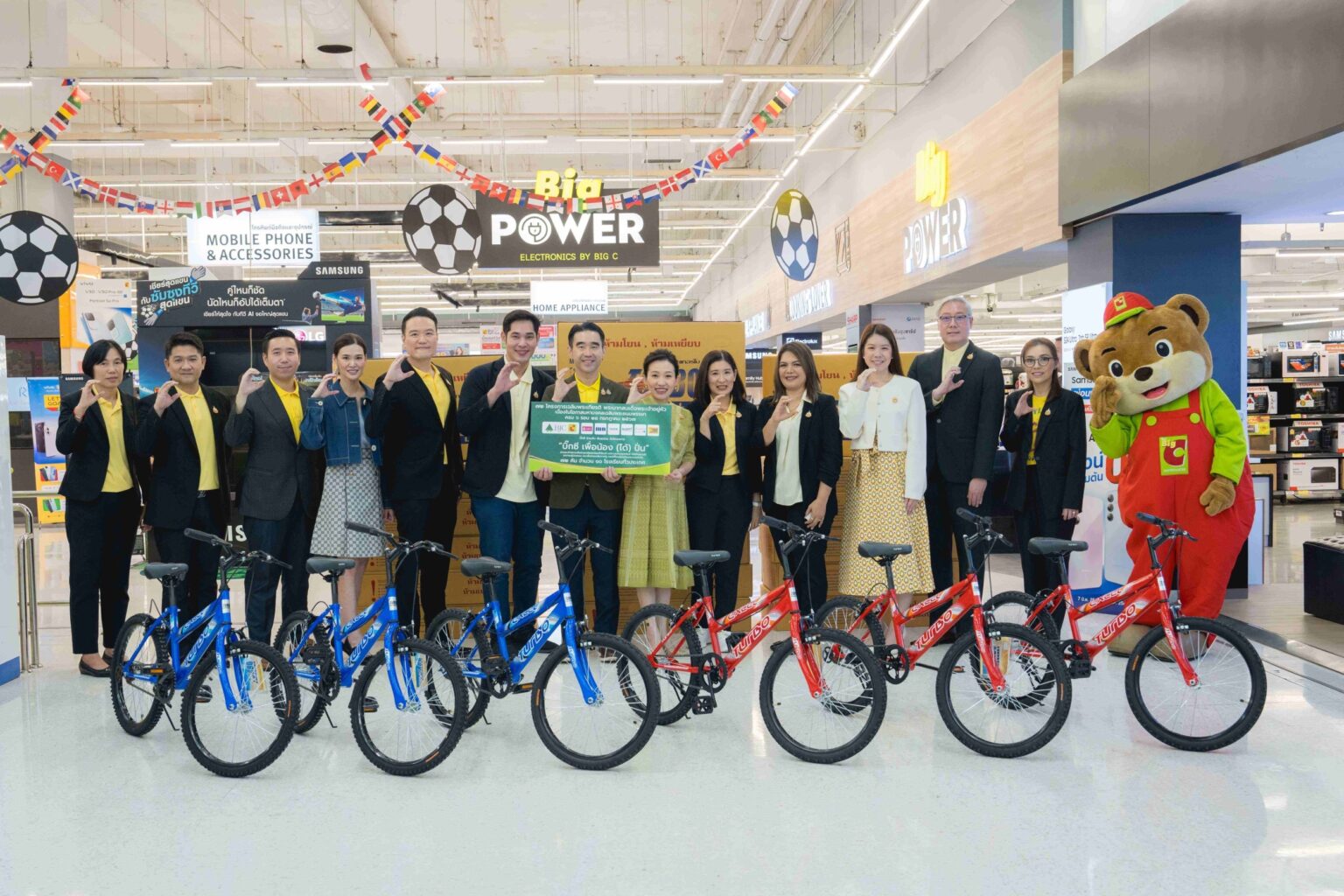 กลุ่มบีเจซี บิ๊กซี จัดโครงการ “บิ๊กซีเพื่อน้องได้ปั่น” มอบจักรยานให้แก่นักเรียนที่ขาดแคลน