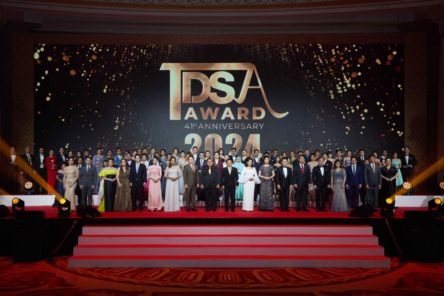 สมาคมการขายตรงไทย จัด Glamorous Night มอบโล่เชิดชูเกียรตินักธุรกิจขายตรงดีเด่น ในงาน TDSA Award 2024
