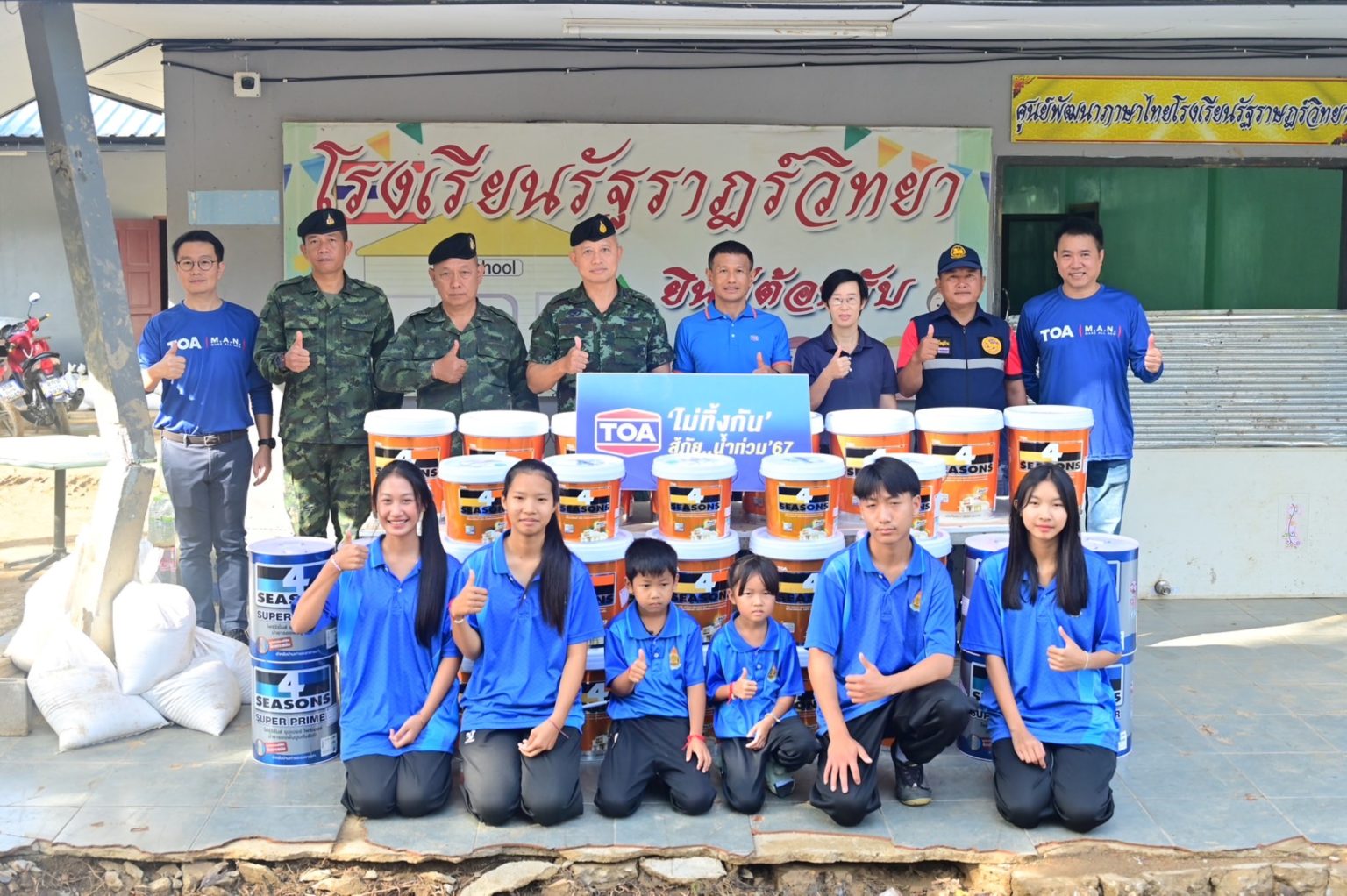TOA ไม่ทิ้งกัน รวมพลังจิตอาสา ‘ทาสีฟื้นฟูโรงเรียน’ หลังวิกฤตน้ำท่วมใหญ่ อ.แม่สาย จ.เชียงราย