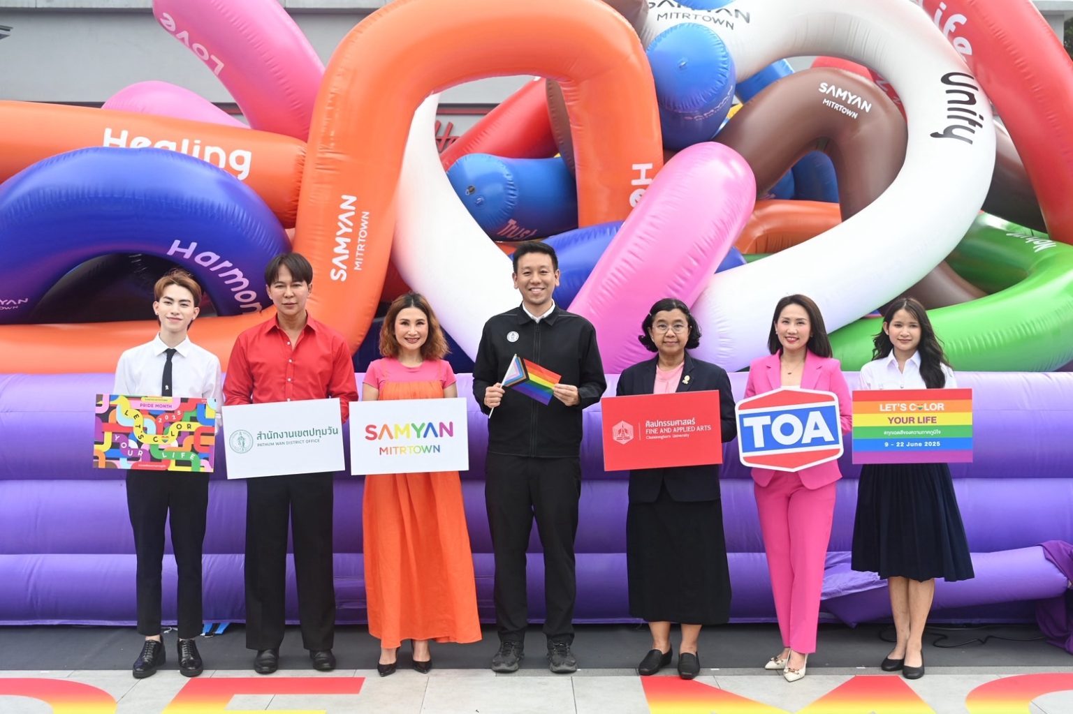 TOA ร่วมกับสามย่านมิตรทาวน์ และจุฬาฯ สร้างสรรค์ ‘Pride Crosswalk ทางม้าลายสีรุ้ง’
