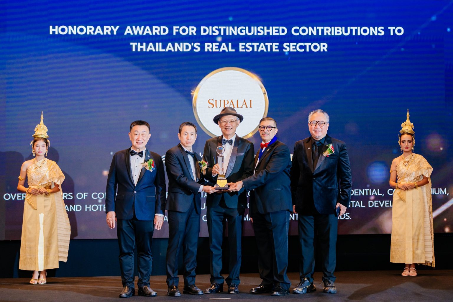 ศุภาลัย คว้ารางวัลเกียรติคุณ “องค์กรคุณูปการต่อวงการอสังหาฯ ไทย” ควบรางวัลอสังหาฯ ดีเด่นระดับโลก 6 ปีซ้อนจาก “ศุภาลัย บลู สาทร–ราชพฤกษ์”