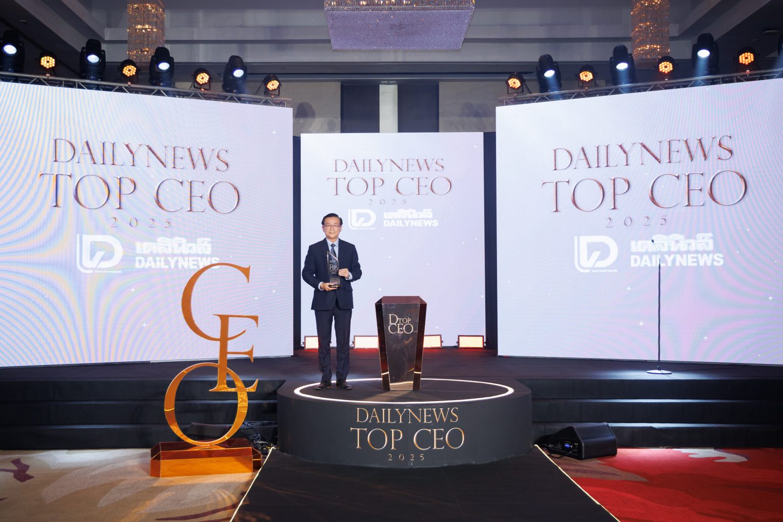 ทิพยประกันภัยปลื้ม! ดร.สมพร สืบถวิลกุล คว้ารางวัลอันทรงเกียรติ “DAILYNEWS TOP CEO 2025”