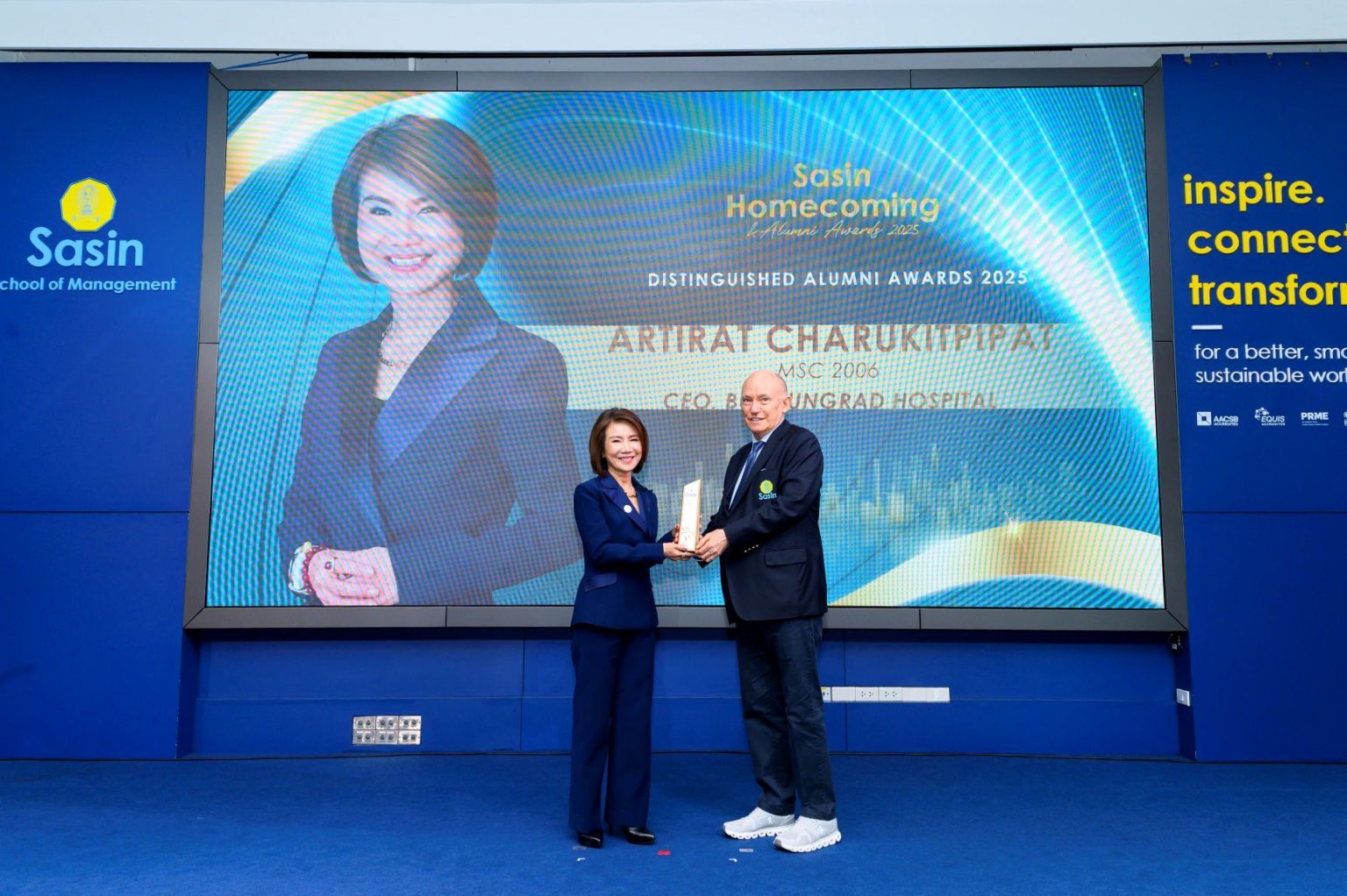 โรงพยาบาลบำรุงราษฎร์ ร่วมแสดงความยินดีกับ ดร.อาทิรัตน์ จารุกิจพิพัฒน์ ในโอกาสที่ได้รับรางวัลนิสิตเก่าดีเด่นจากสถาบันศศินทร์