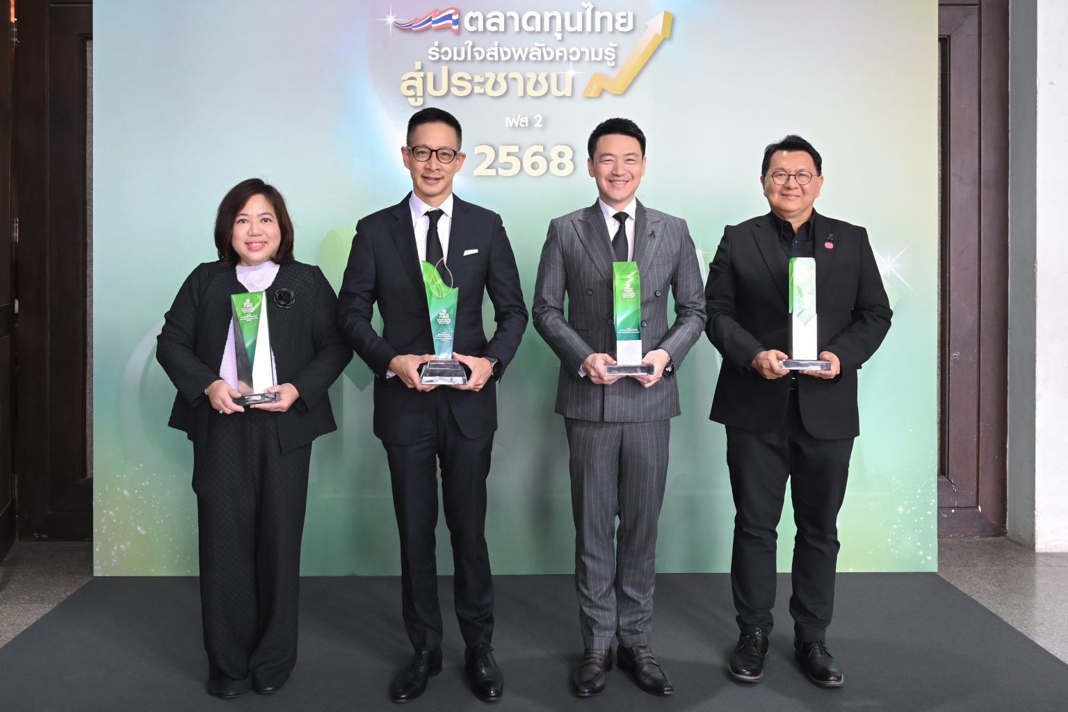 เมืองไทยประกันชีวิต คว้า 4 รางวัลใหญ่จาก ก.ล.ต. ตอกย้ำบทบาทองค์กรในการสร้างความรู้ทางการเงินแก่ประชาชนอย่างยั่งยืน