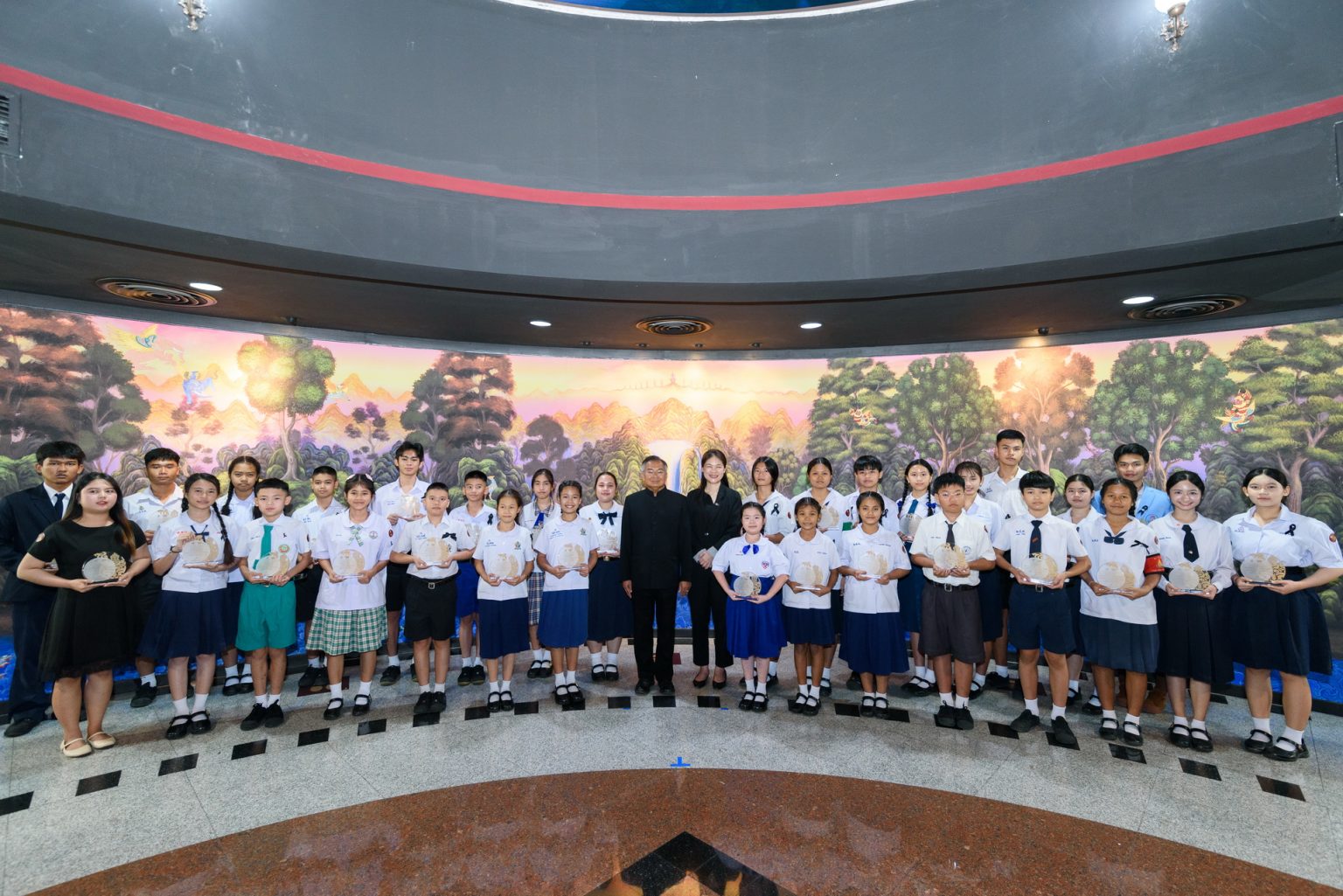 ทีเอ็มบีธนชาต จัดพิธีมอบโล่รางวัลโครงการ “เยาวชนต้นแบบคนกตัญญู” ประจำปีการศึกษา 2568