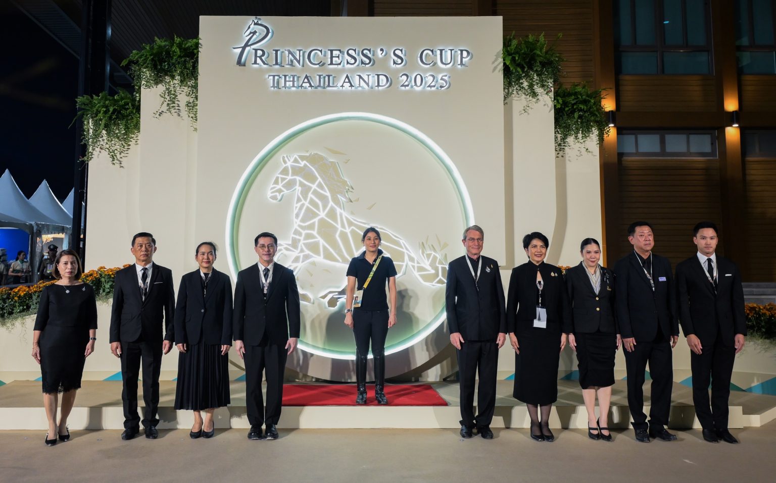 สมเด็จพระเจ้าลูกเธอ เจ้าฟ้าสิริวัณณวรี นารีรัตนราชกัญญา พระราชทานโล่ที่ระลึกให้แก่ไทยเบฟ ในฐานะผู้สนับสนุนการแข่งขันกีฬาขี่ม้า Princess’s Cup Thailand 2025