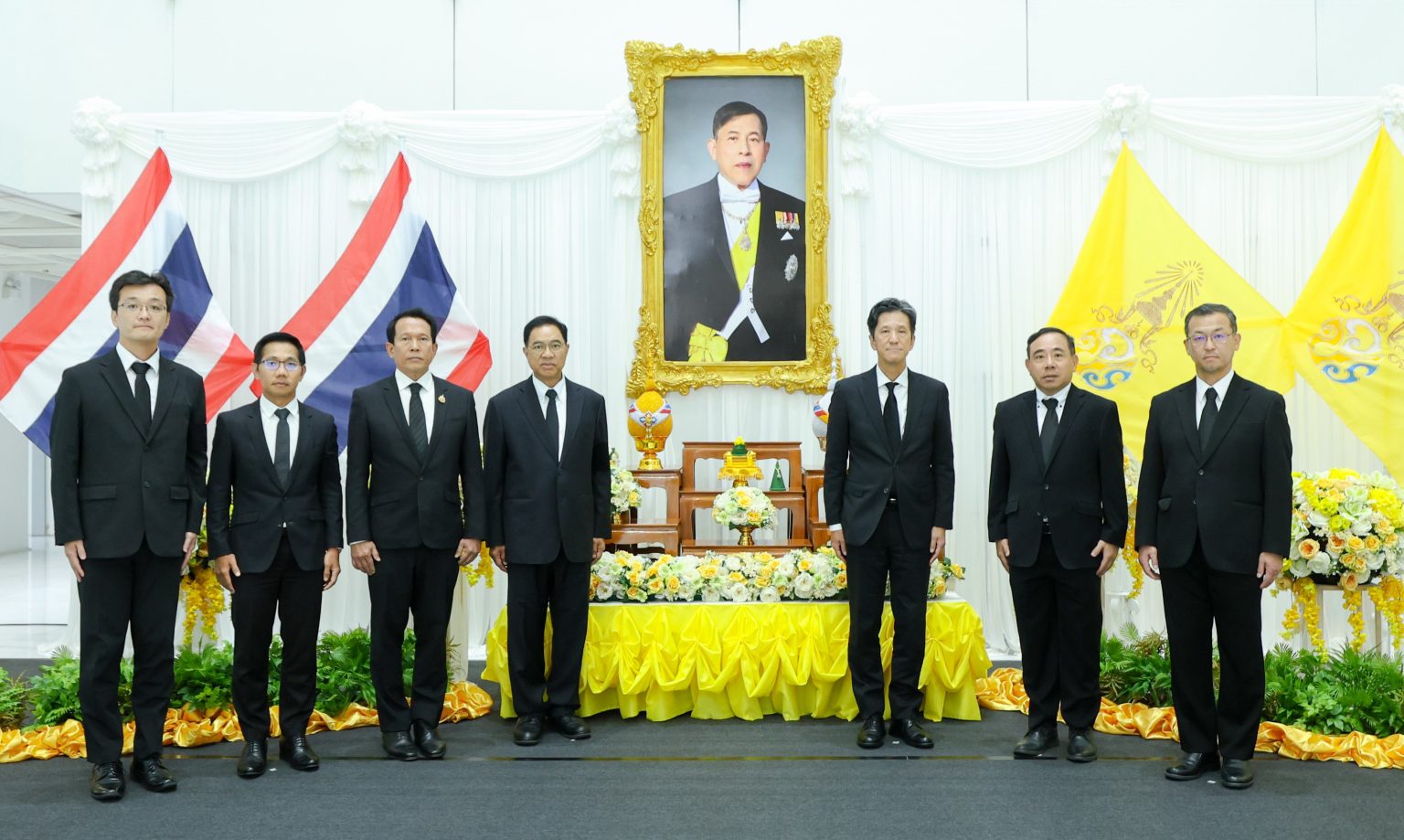 คณะผู้บริหารและพนักงาน บริษัท โตโยต้า มอเตอร์ ประเทศไทย จำกัด จัดพิธีถวายพระพรชัยมงคลแด่พระบาทสมเด็จพระเจ้าอยู่หัว เนื่องในโอกาสวันเฉลิมพระชนมพรรษา