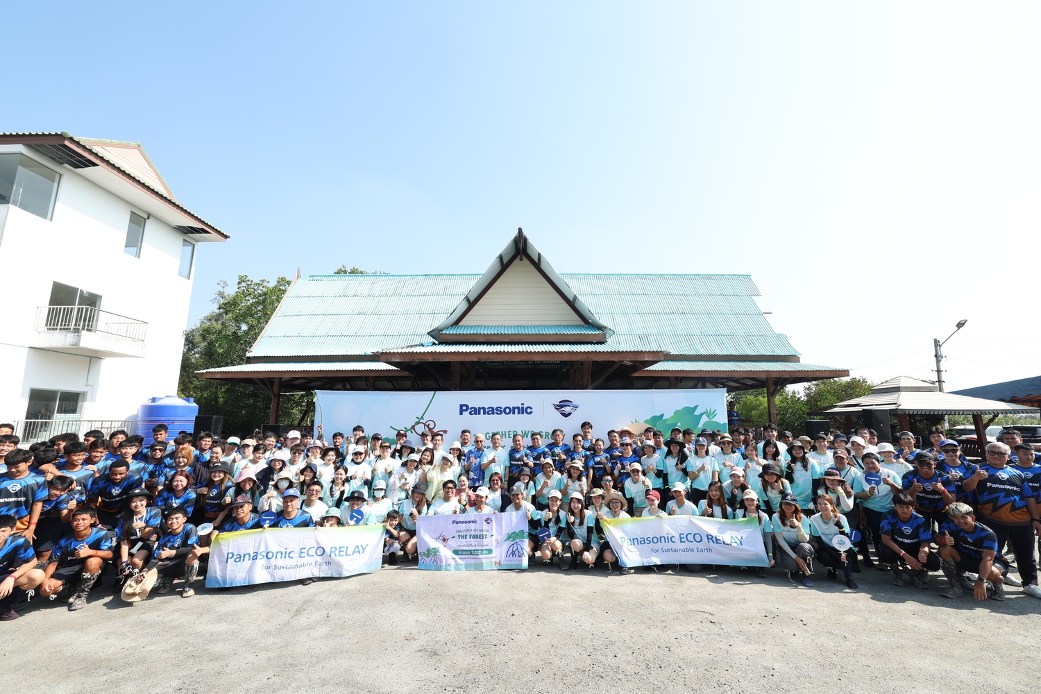 พานาโซนิค ผนึกกำลัง ชลบุรี เอฟ.ซี. ฟื้นฟูป่าชายเลน  ปลูกโกงกาง 1,222 ต้น รับมือวิกฤตสิ่งแวดล้อมชายฝั่ง