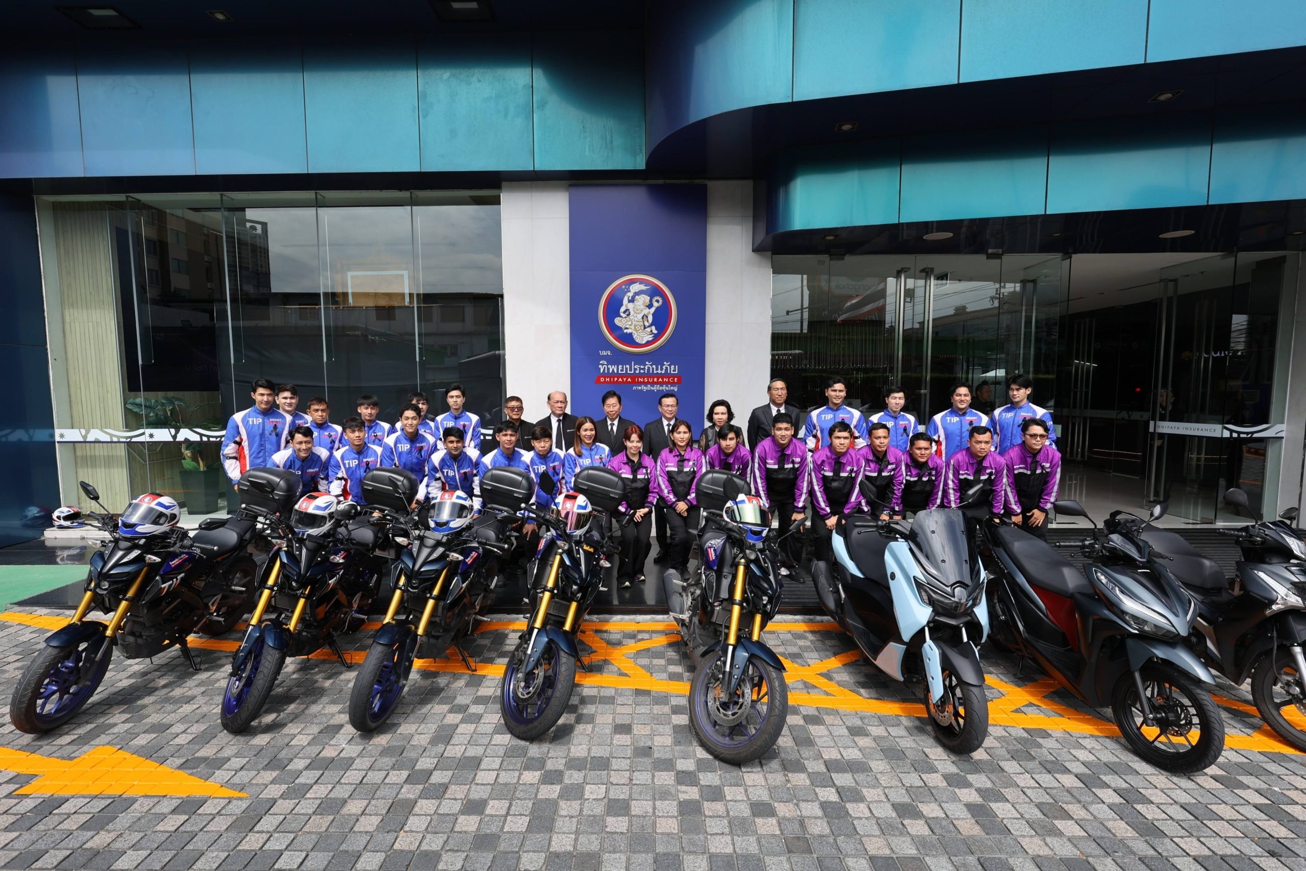 พลังจิตอาสาทำความดี พนักงานเจ้าหน้าที่สำรวจภัย (Surveyor) รวมพลังรับ–ส่งประชาชน ฟรี เข้าถวายสักการะพระบรมศพ สมเด็จพระนางเจ้าสิริกิติ์ พระบรมราชินีนาถ พระบรมราชชนนีพันปีหลวง