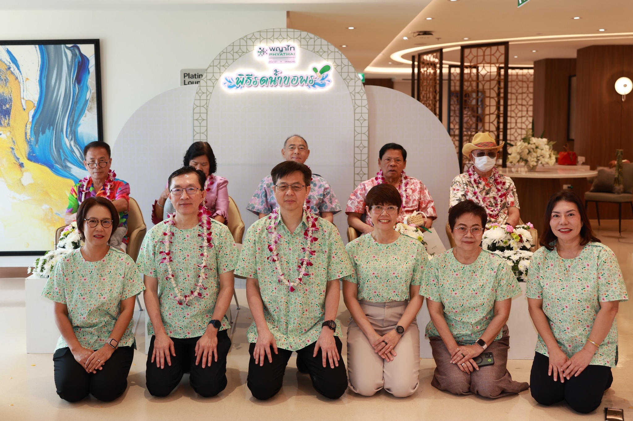 รพ.พญาไทศรีราชา จัดกิจกรรม “รดน้ำขอพรผู้อาวุโส” สืบสานประเพณีไทยช่วงสงกรานต์