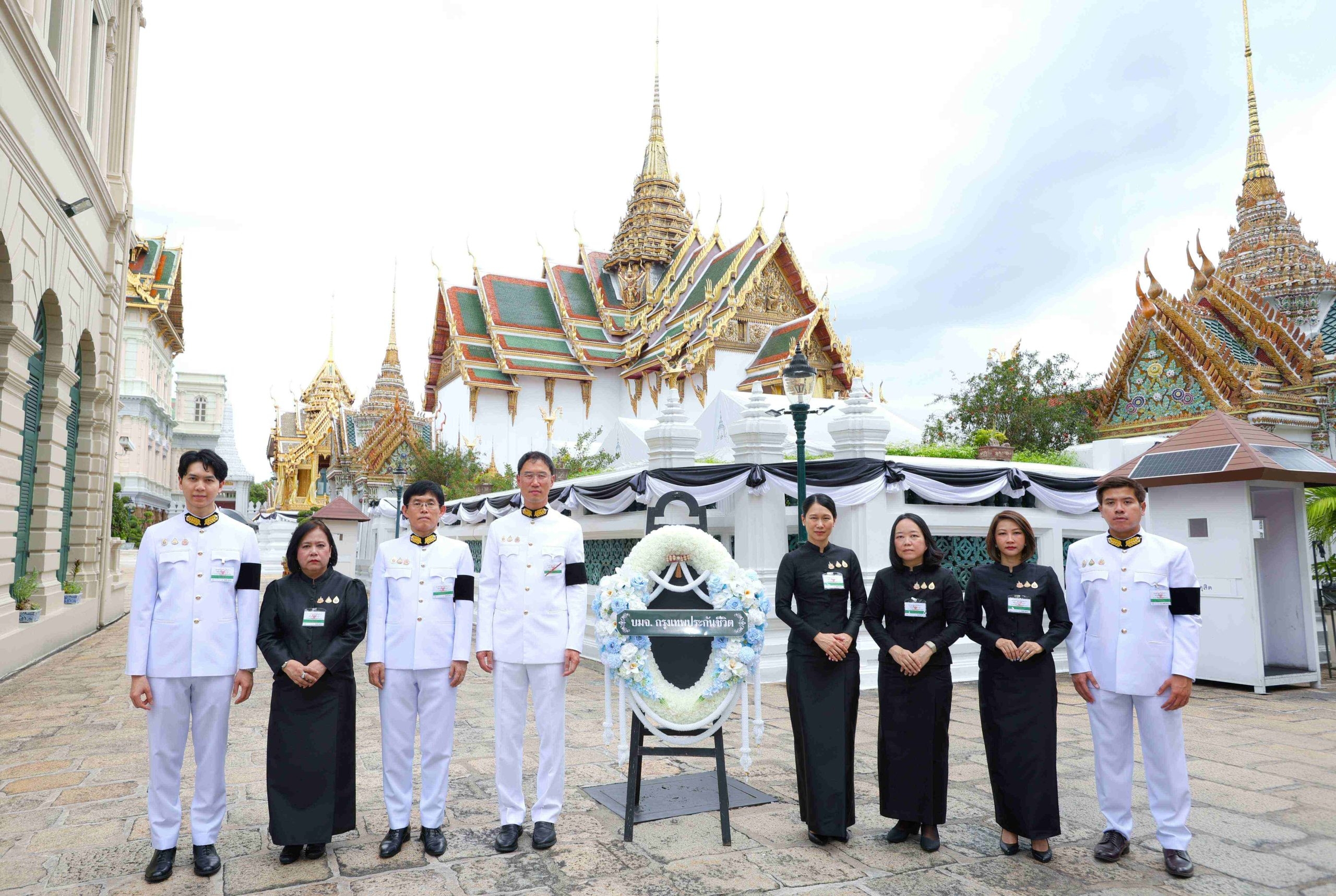 กรุงเทพประกันชีวิต ร่วมเป็นเจ้าภาพบำเพ็ญกุศล และวางพวงมาลาถวายสักการะ  พระบรมศพสมเด็จพระนางเจ้าสิริกิติ์ พระบรมราชินีนาถ พระบรมราชชนนีพันปีหลวง