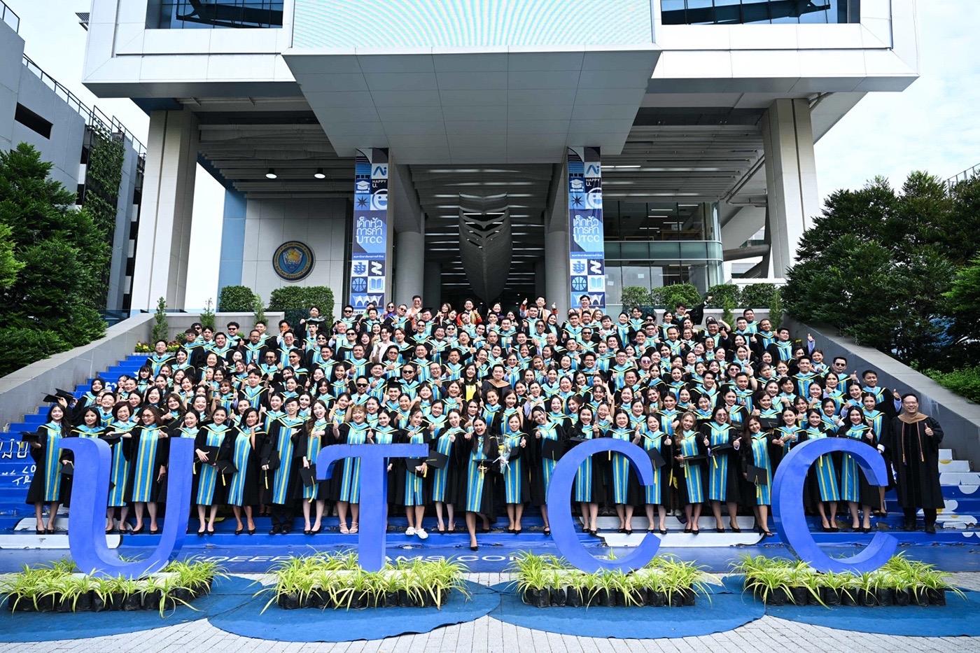 ม.หอการค้าไทย UTCC จัดพิธีประสาทปริญญาบัตร พร้อมมอบปริญญาดุษฎีบัณฑิตกิตติมศักดิ์แก่ 3 ผู้ทรงคุณวุฒิระดับประเทศ