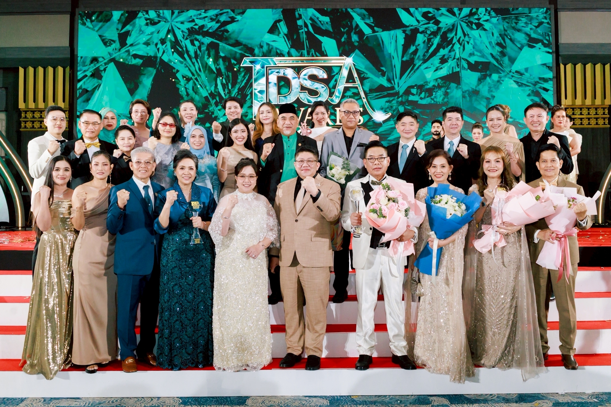 ไอยรา แพลนเน็ต ภาคภูมิใจกับเข้าร่วมเป็นสมาชิกน้องใหม่ สมาคมขายตรงไทย  (TDSA)  และนักธุรกิจไอยราสโมสรสิบล้าน 3 รหัส เข้ารับรางวัล “นักขายตรงดีเด่น ประจำปี 2569”
