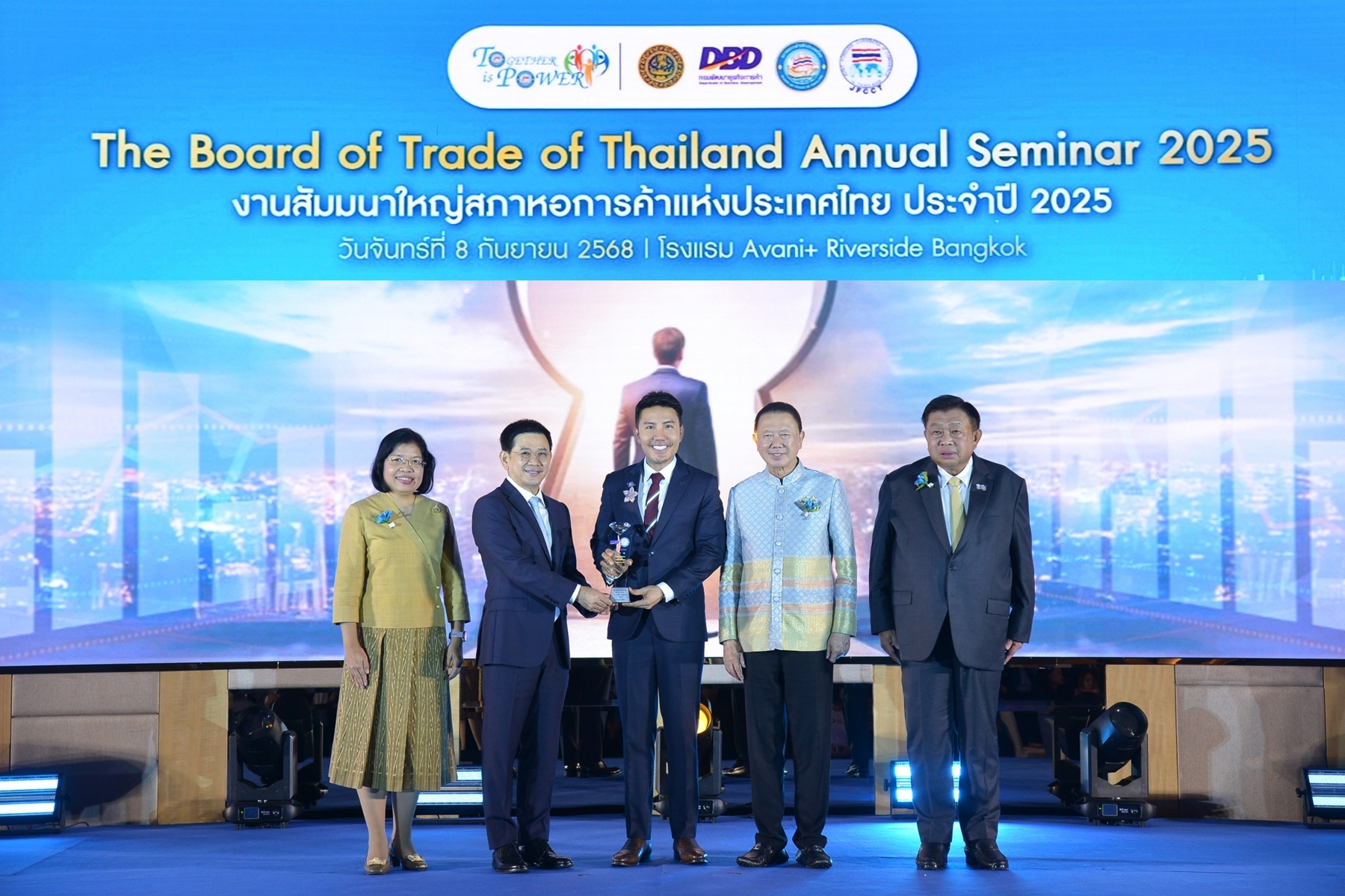 สมาคมการขายตรงไทย คว้ารางวัล “สมาคมการค้าดีเด่น ประจำปี 2568” ต่อเนื่อง