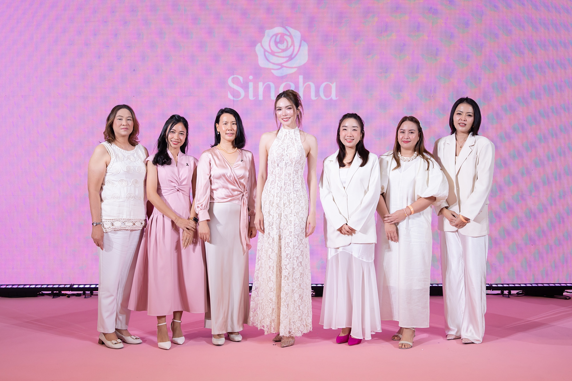 “สิเนหา” (SINEHA) ดึง “ชาล็อต ออสติน” สร้างปรากฏการณ์ Lucky Fans พร้อมรุกหนักช่องทาง Modern Trade